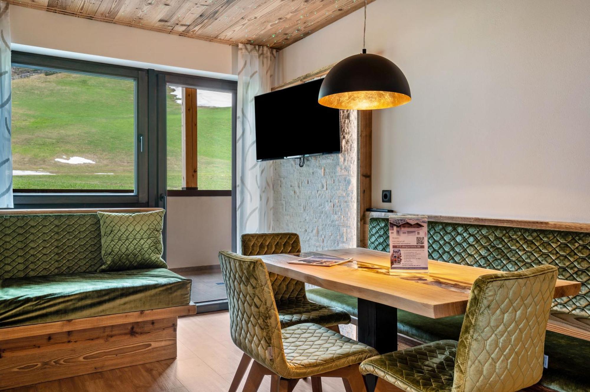 Blosegghof Bergchalets Waldblick Racines Luaran gambar